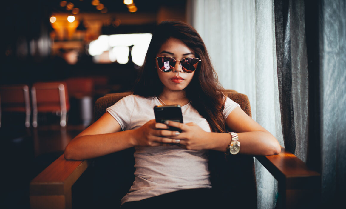 Scroll-Stopping-Content---How-to-Make-the-Thumb-Pause-and-the-Brain-Engage